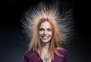 Что делать, когда волосы электризуются и магнитится